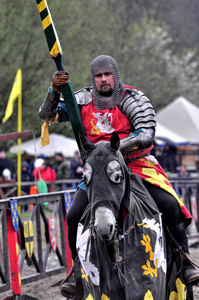 中世纪骑马骑士