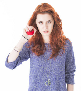 手捧红球的疯婆娘照片