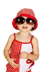 戴着红帽子和太阳镜的孩子图片