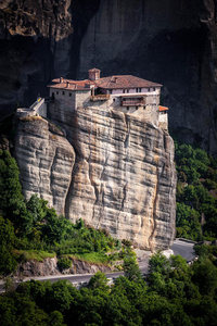 希腊岩石上的meteora roussanou修道院