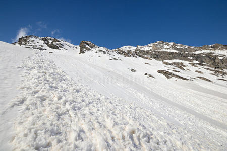 阿尔卑斯山的春季雪崩