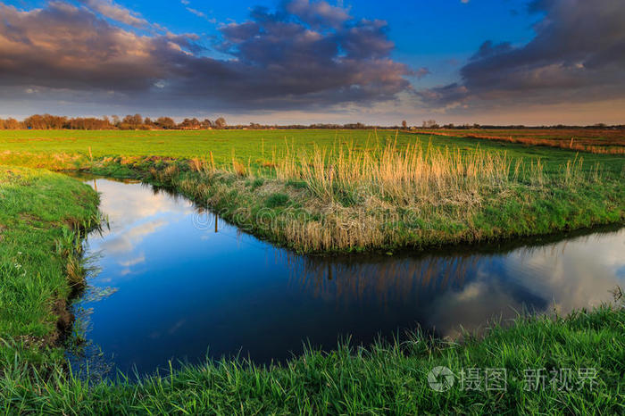 中小学生减负作文_中小学生作文_英语作文我是一名高中学生