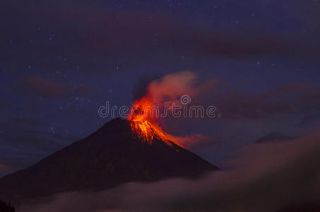 厄瓜多尔通古拉瓦火山喷发