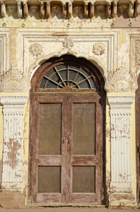 印度古老的门和华丽的墙