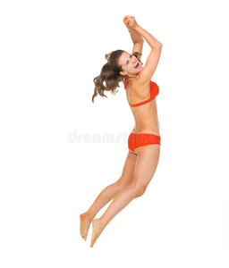 穿泳衣打沙滩排球的年轻女子图片