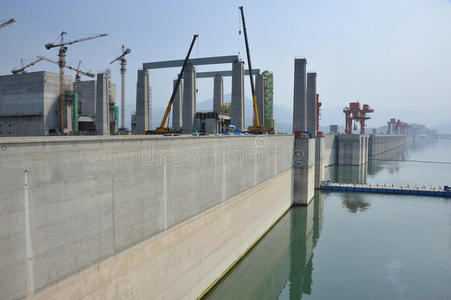 三峡大坝施工船闸图片