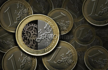 欧元硬币和里面的齿轮