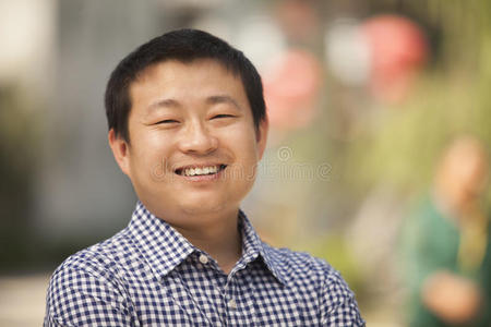 北京南锣鼓乡微笑中成年男子画像