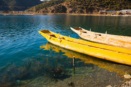泸沽湖木船图片