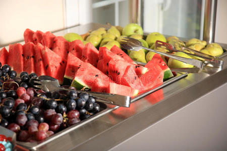 水果彩虹自助餐图片