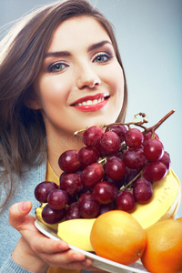 女性水果饮食概念肖像与热带水果