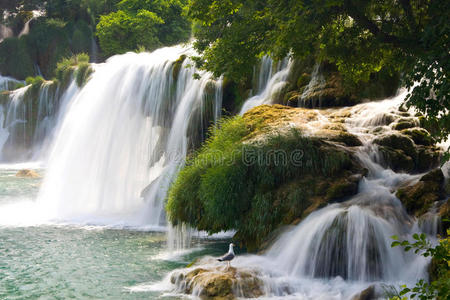 克里卡河上的瀑布。克罗地亚达尔马提亚国家公园