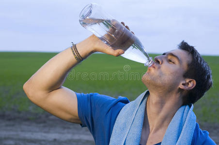 运动人饮用水图片
