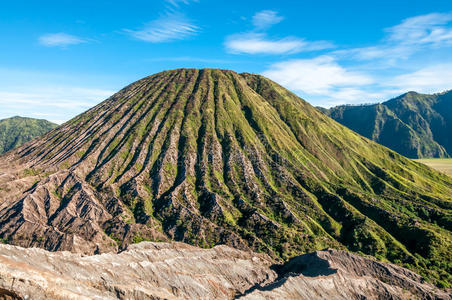 腾格里火山口图片