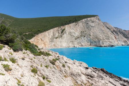 令人惊异的蓝色水域的波尔图 Katsiki 海滩，莱夫卡达，爱奥尼亚群岛，希腊的海景