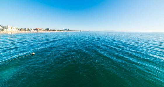 蓝海在圣莫尼卡海岸