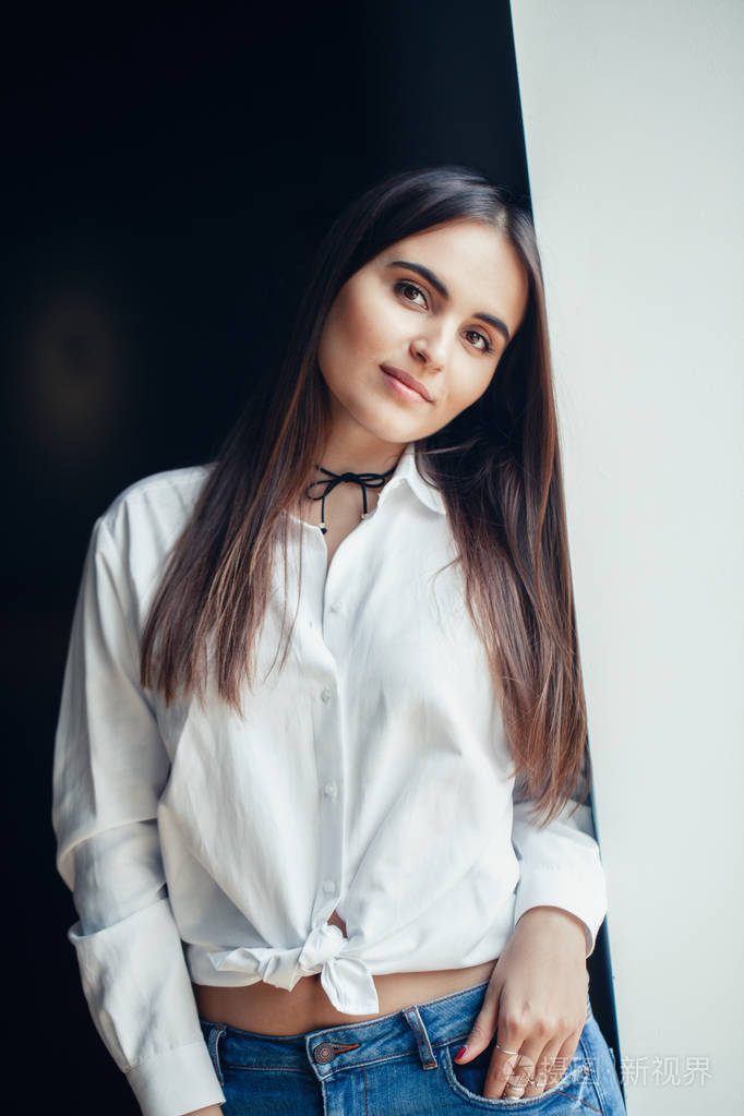 长的黑头发与模型