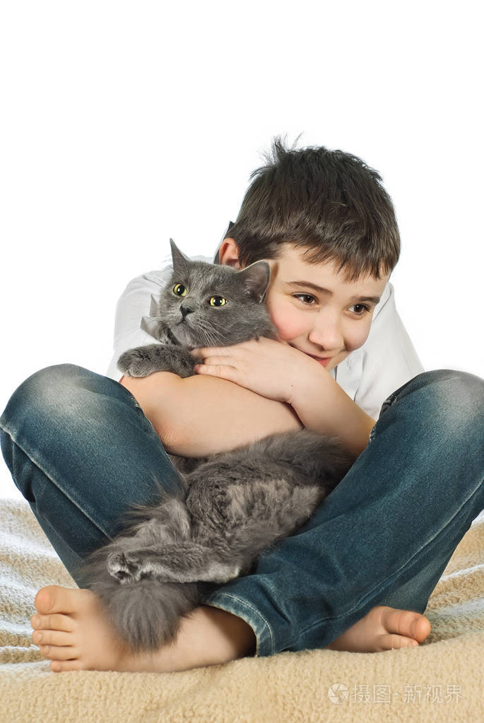 男孩与一只猫在白色background4