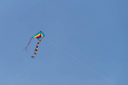 风筝在天空中飞翔图片
