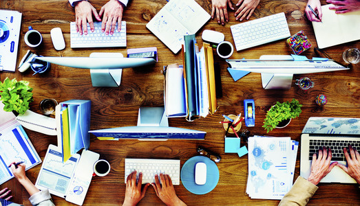 集团的业务的人忙于工作照片