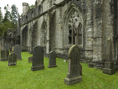 敦克尔德大教堂, 敦克尔德, 珀斯和肯若斯的墓地, 苏格兰