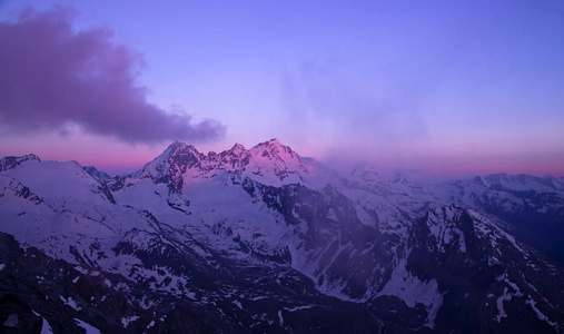 大天堂峰 4061m 在意大利阿尔卑斯, 日落场面