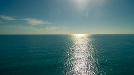 平静的海洋表面地中海海
