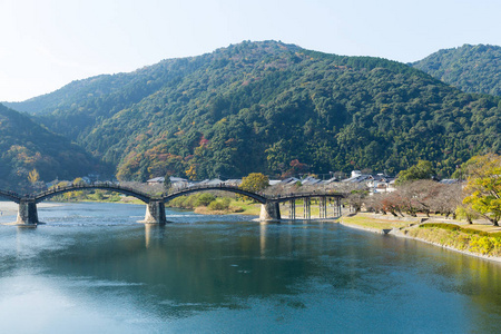 在日本的传统 Kintai 桥。