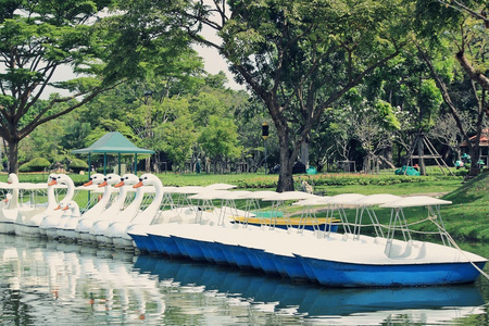 水循环船在 Suanluang 拉玛九公共公园