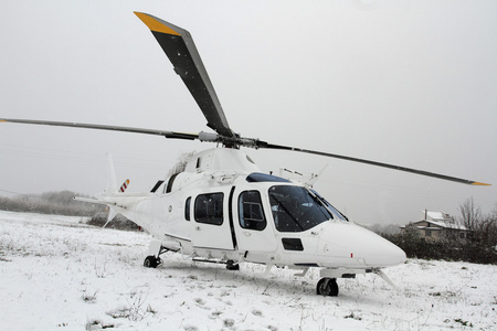 空中救护落雪