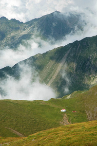 美丽的山的夏日风光。Fagaras 山罗马尼亚