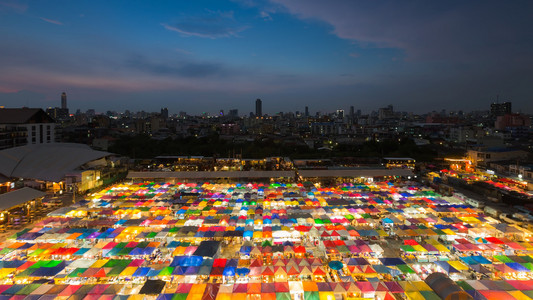 顶视图的多个颜色跳蚤市场图片