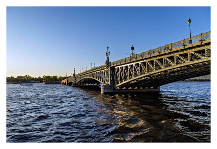 Troitsky 大桥日落, 圣彼得堡, 俄罗斯