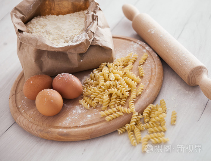 原料自制意大利面和意大利面食配料