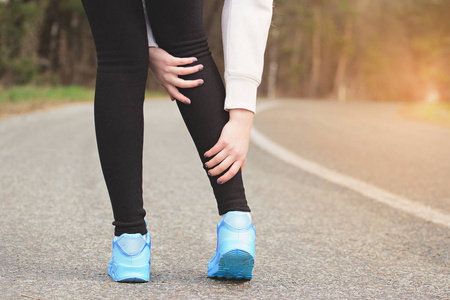 受伤的女人图片