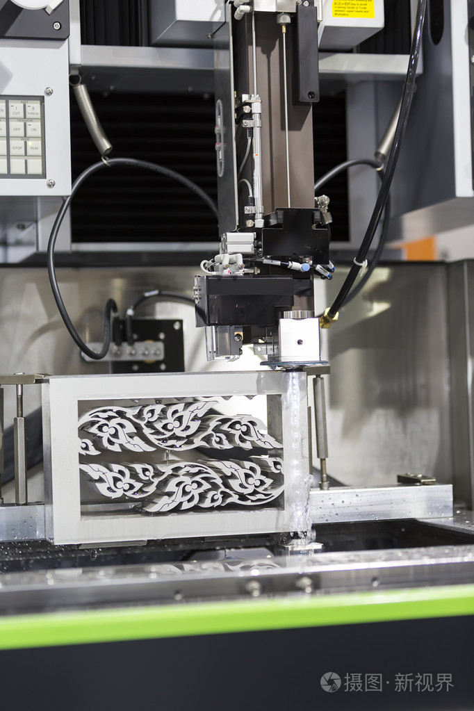 数控线切割机床切割模具零件