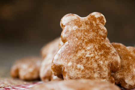 姜面包形状的一只熊