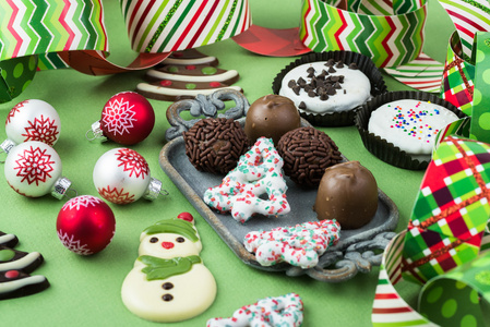 巧克力糖果和饼干的圣诞装饰