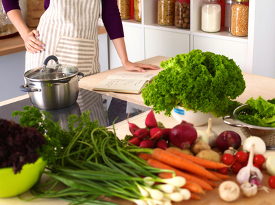 维生素做饭图片-维生素做饭素材-维生素做饭插画-摄图新视界