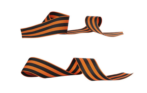 5 月 9 日和 2 月 23 日的橙色和黑色的条纹的丝带象征