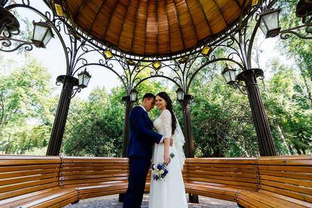 在公园凉亭图片