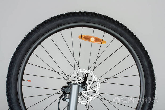 山地车自行车前轮的一部分