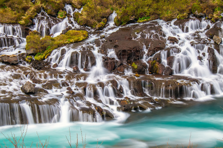 在冰岛的惊人 Hraunfossar