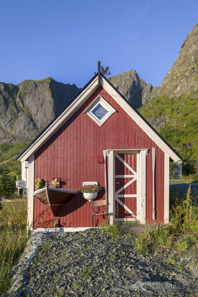 在罗浮敦群岛挪威的木房子里