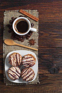 喝杯咖啡和巧克力饼干