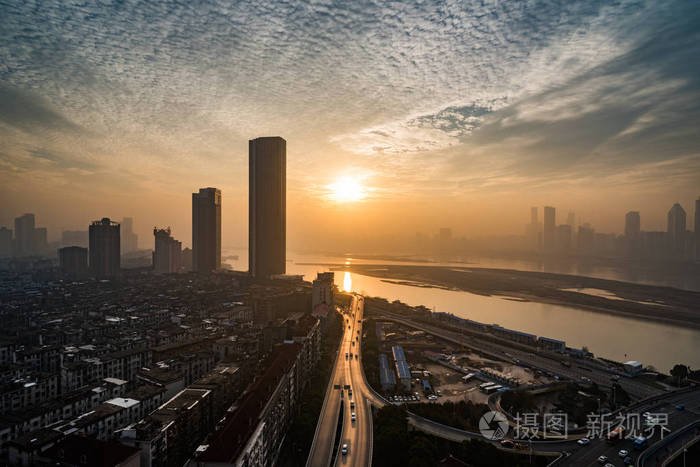 南昌市的天际线和城市景观的日落场景