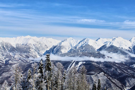 高加索山脉。红波利亚纳山度假村