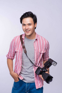 男摄影师男摄影师用数码相机照片