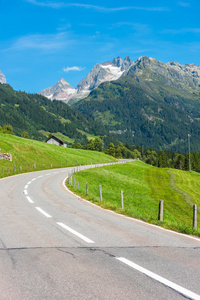 山区道路转弯