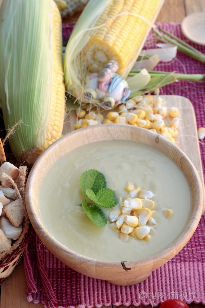 玉米汤的美味和新鲜的玉米